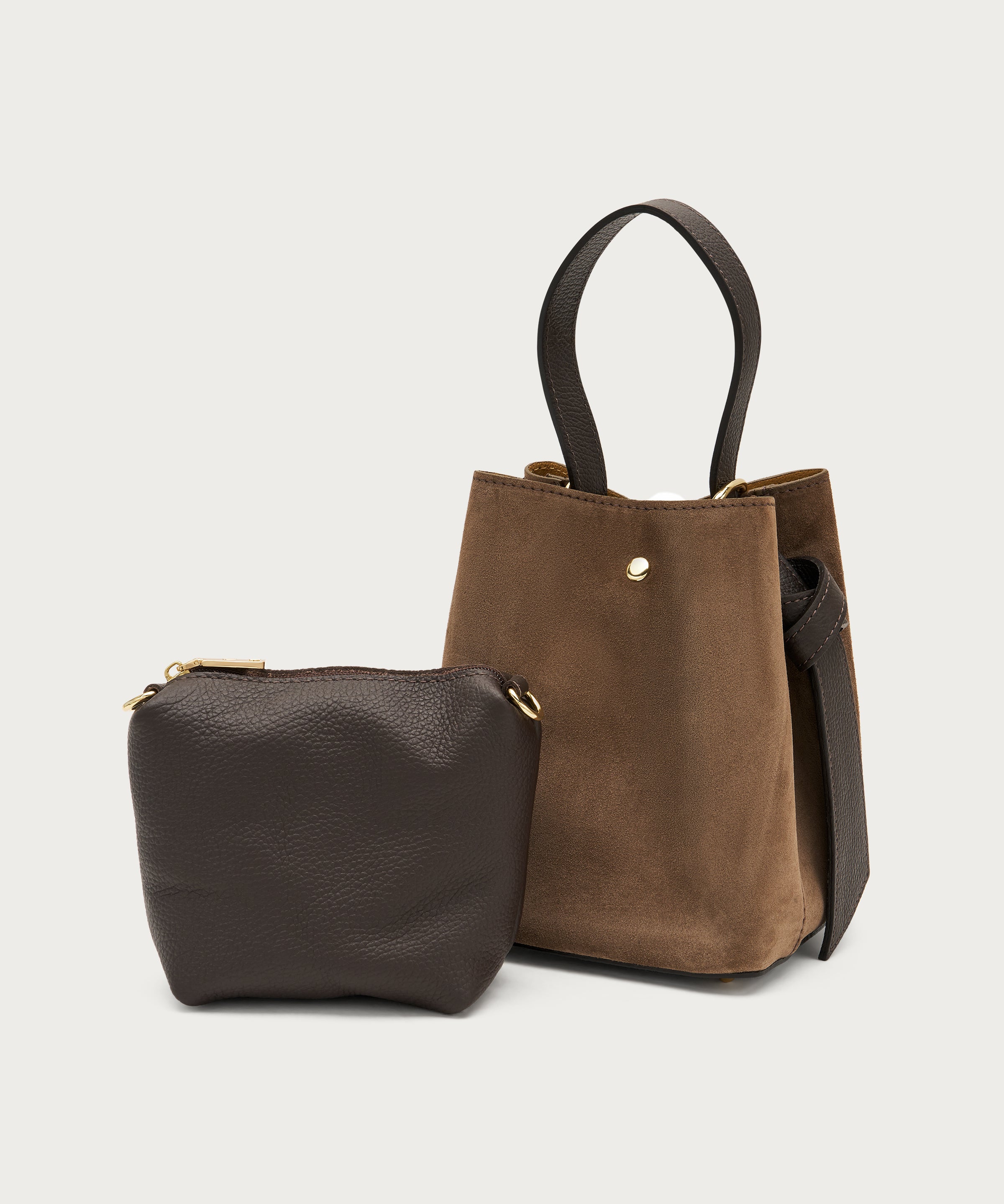 Kleine Bucket Bag aus Veloursleder in Schokobraun