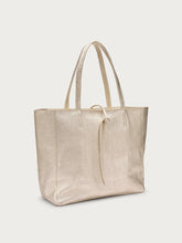 Laminated leather shopper - Platinum | FRAU